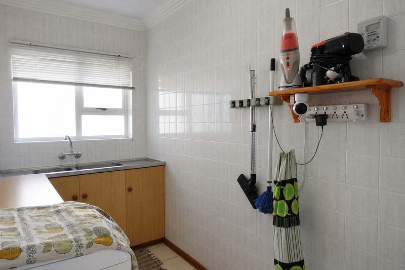 6 Bedroom Property for Sale in Outeniqua Strand Western Cape